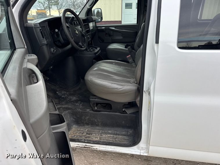 image for item EN0900 2015 Chevrolet Express 3500 van