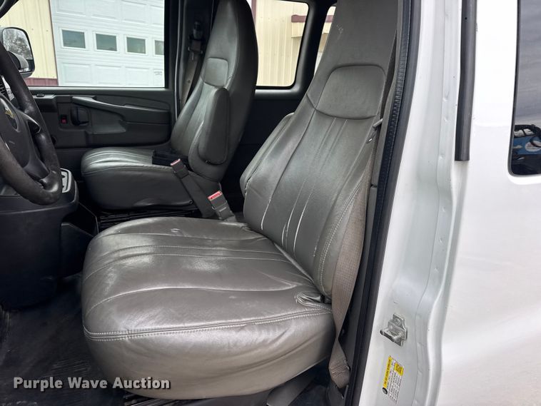 image for item EN0900 2015 Chevrolet Express 3500 van