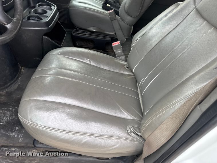 image for item EN0900 2015 Chevrolet Express 3500 van