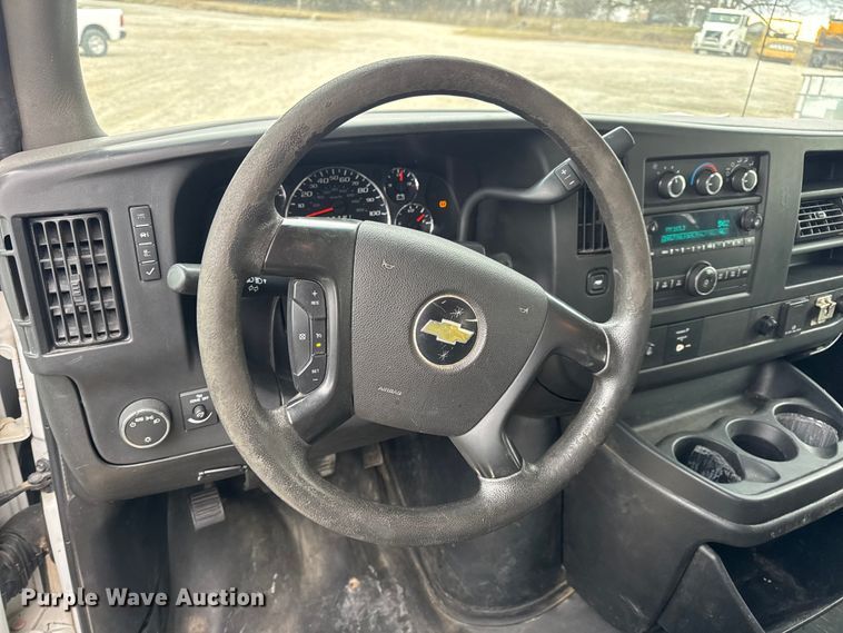 image for item EN0900 2015 Chevrolet Express 3500 van