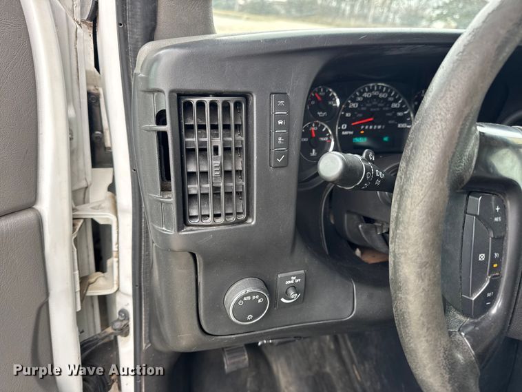 image for item EN0900 2015 Chevrolet Express 3500 van