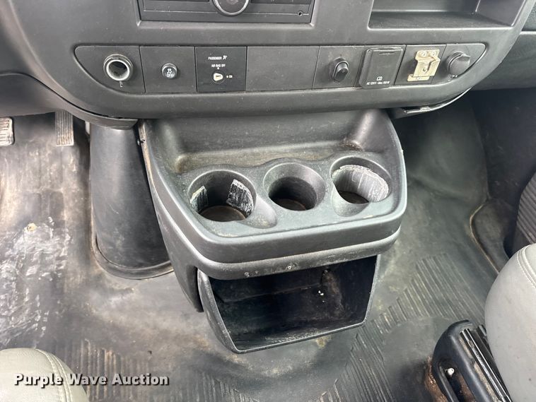 image for item EN0900 2015 Chevrolet Express 3500 van