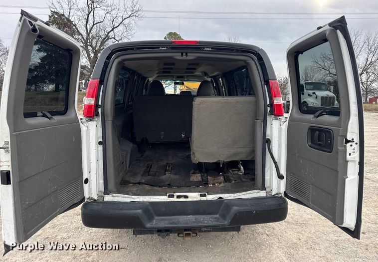 image for item EN0900 2015 Chevrolet Express 3500 van