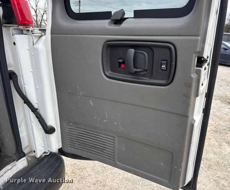 image for item EN0900 2015 Chevrolet Express 3500 van