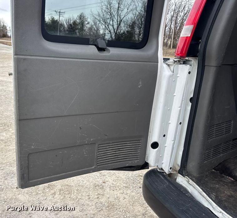 image for item EN0900 2015 Chevrolet Express 3500 van