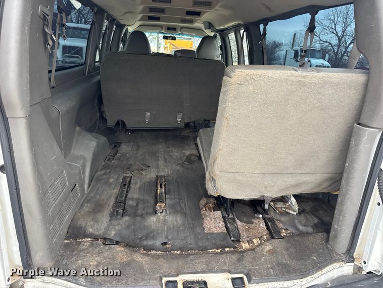 image for item EN0900 2015 Chevrolet Express 3500 van