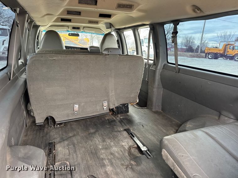 image for item EN0900 2015 Chevrolet Express 3500 van