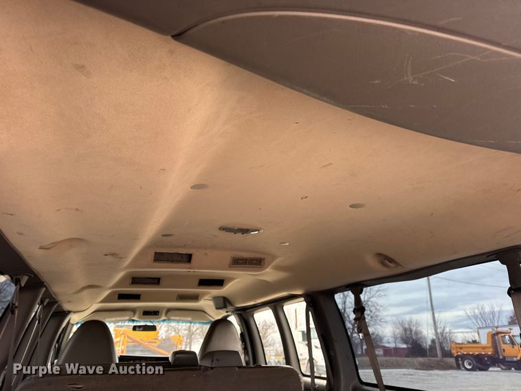 image for item EN0900 2015 Chevrolet Express 3500 van