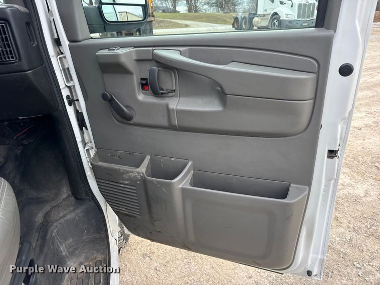 image for item EN0900 2015 Chevrolet Express 3500 van