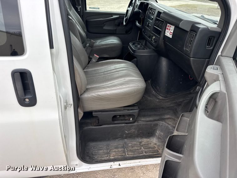 image for item EN0900 2015 Chevrolet Express 3500 van