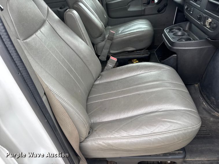 image for item EN0900 2015 Chevrolet Express 3500 van