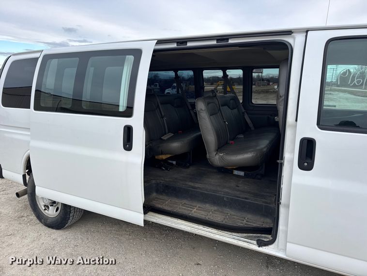 image for item EN0900 2015 Chevrolet Express 3500 van