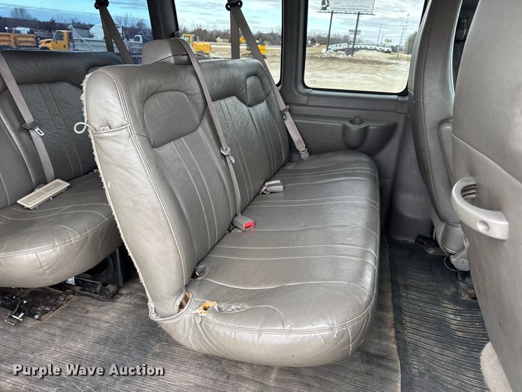 image for item EN0900 2015 Chevrolet Express 3500 van