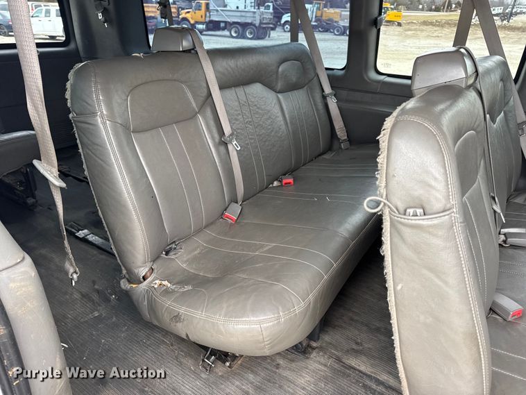 image for item EN0900 2015 Chevrolet Express 3500 van