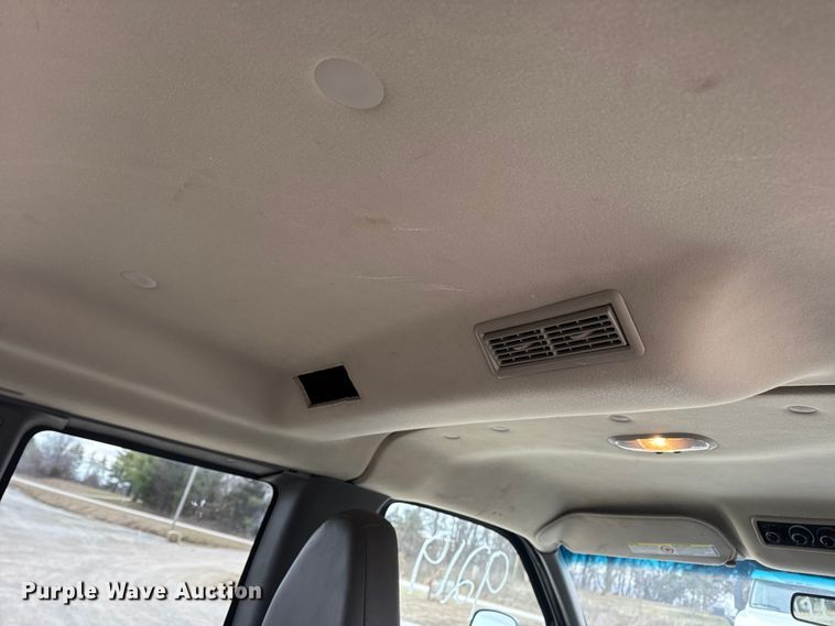 image for item EN0900 2015 Chevrolet Express 3500 van