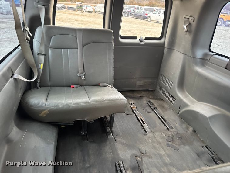 image for item EN0900 2015 Chevrolet Express 3500 van