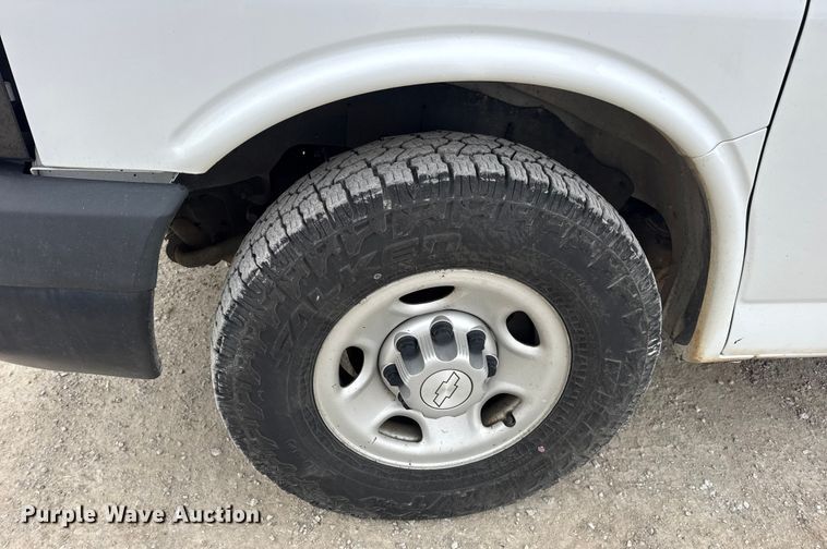 image for item EN0900 2015 Chevrolet Express 3500 van