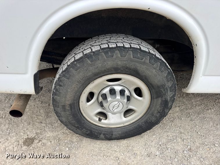 image for item EN0900 2015 Chevrolet Express 3500 van