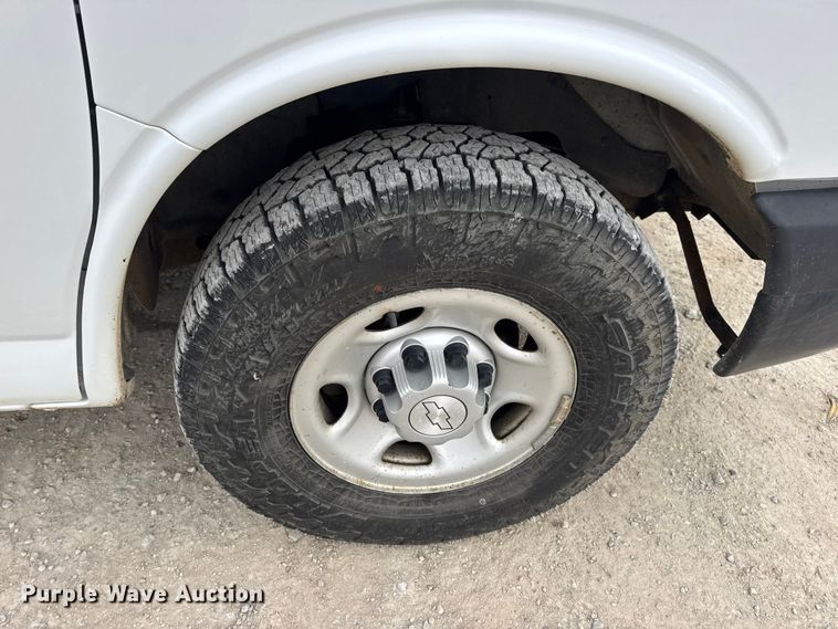 image for item EN0900 2015 Chevrolet Express 3500 van