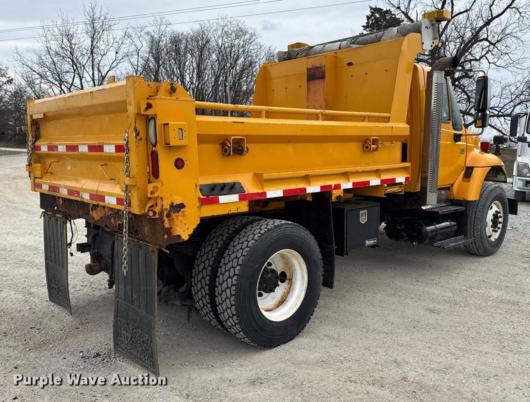 image for item EN0901 2006 International 7400 dump truck