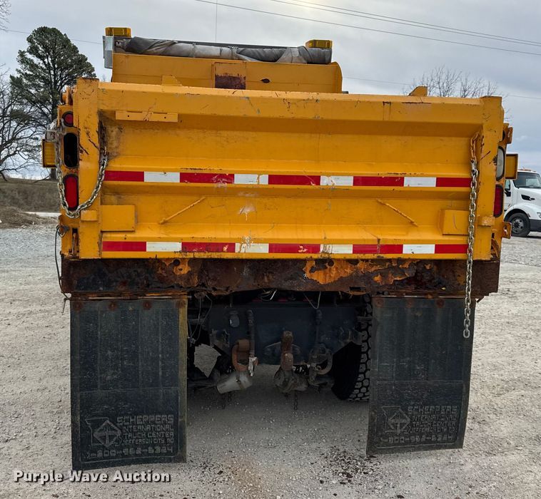image for item EN0901 2006 International 7400 dump truck