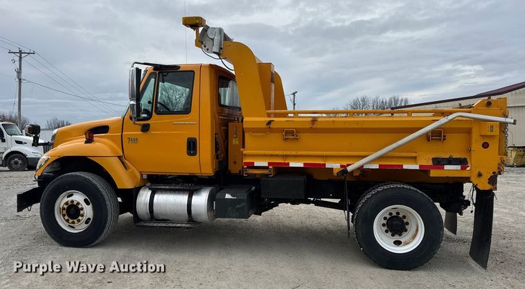 image for item EN0901 2006 International 7400 dump truck