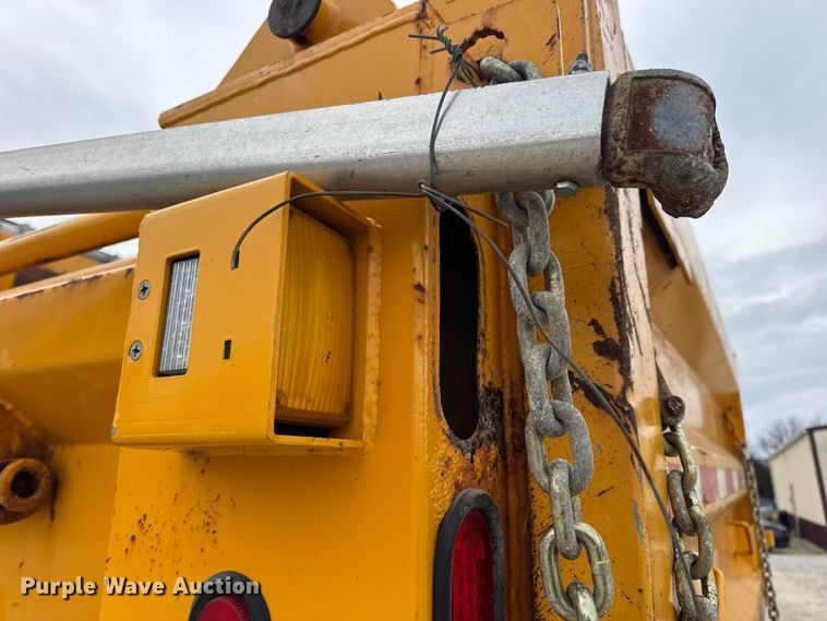 image for item EN0901 2006 International 7400 dump truck