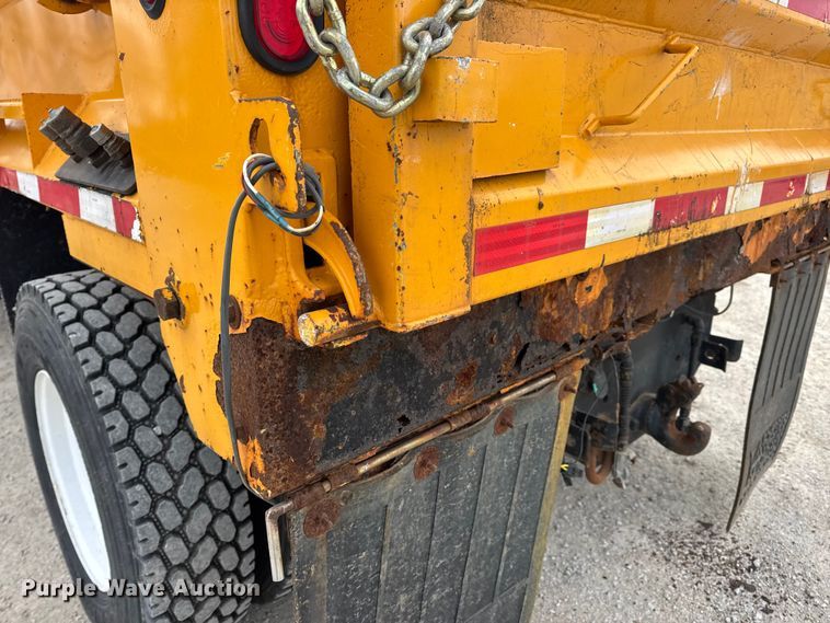 image for item EN0901 2006 International 7400 dump truck