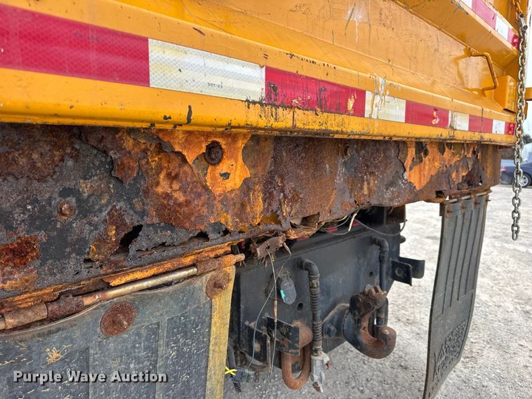 image for item EN0901 2006 International 7400 dump truck