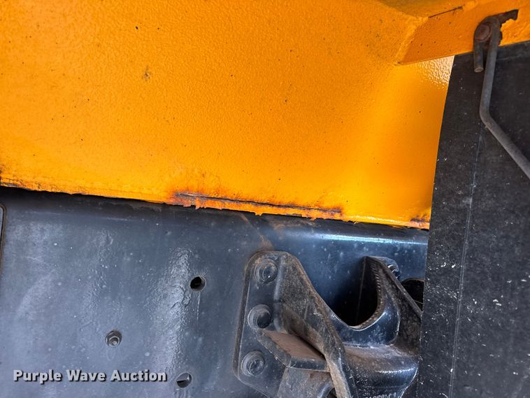 image for item EN0901 2006 International 7400 dump truck