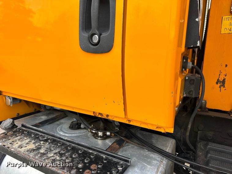 image for item EN0901 2006 International 7400 dump truck