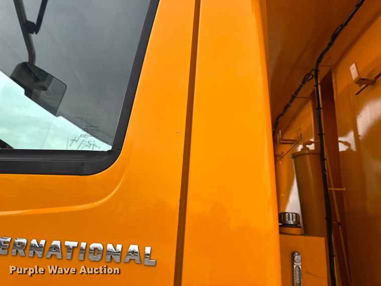 image for item EN0901 2006 International 7400 dump truck