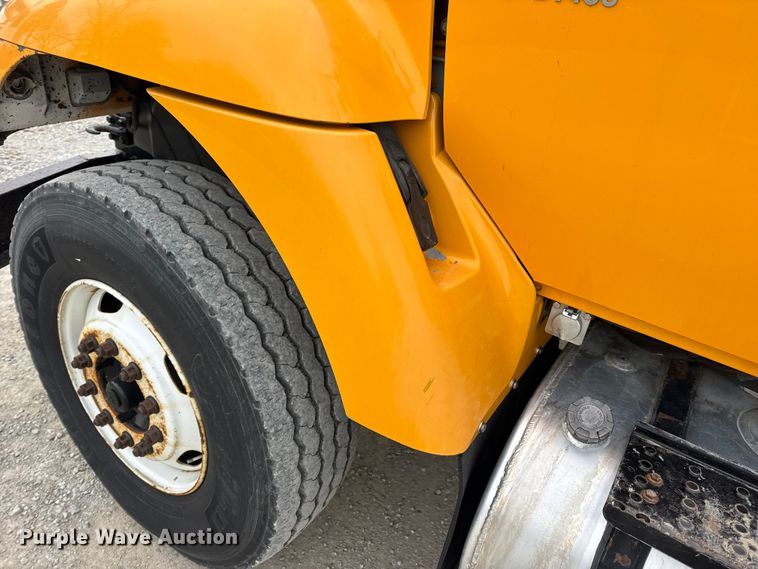 image for item EN0901 2006 International 7400 dump truck