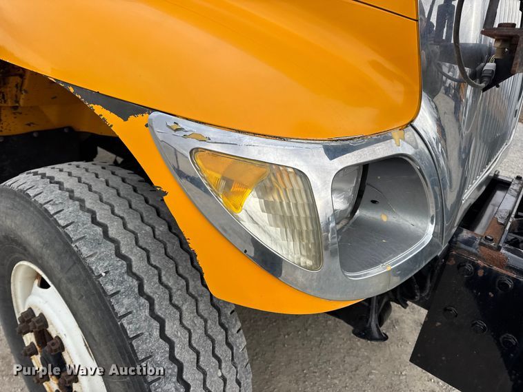 image for item EN0901 2006 International 7400 dump truck