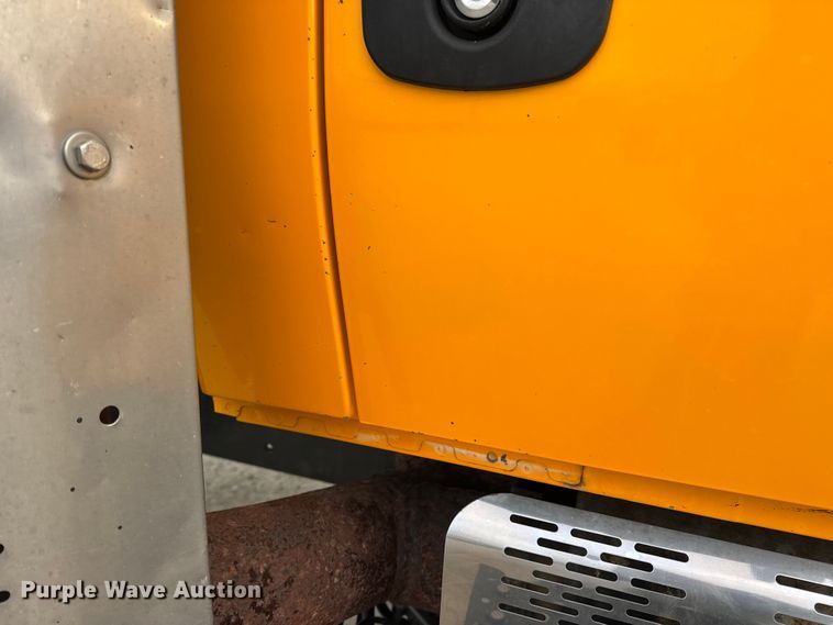 image for item EN0901 2006 International 7400 dump truck