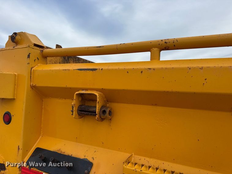 image for item EN0901 2006 International 7400 dump truck