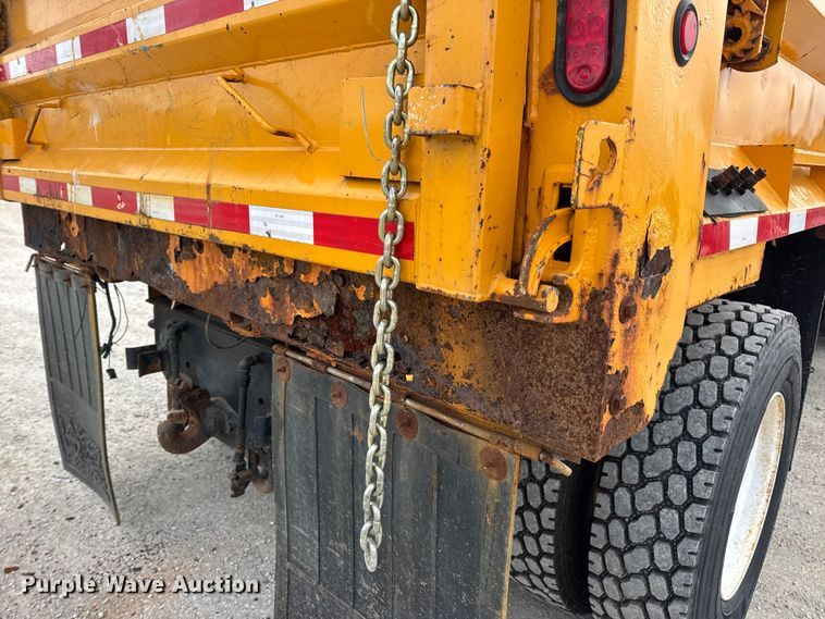 image for item EN0901 2006 International 7400 dump truck