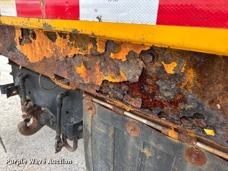 image for item EN0901 2006 International 7400 dump truck