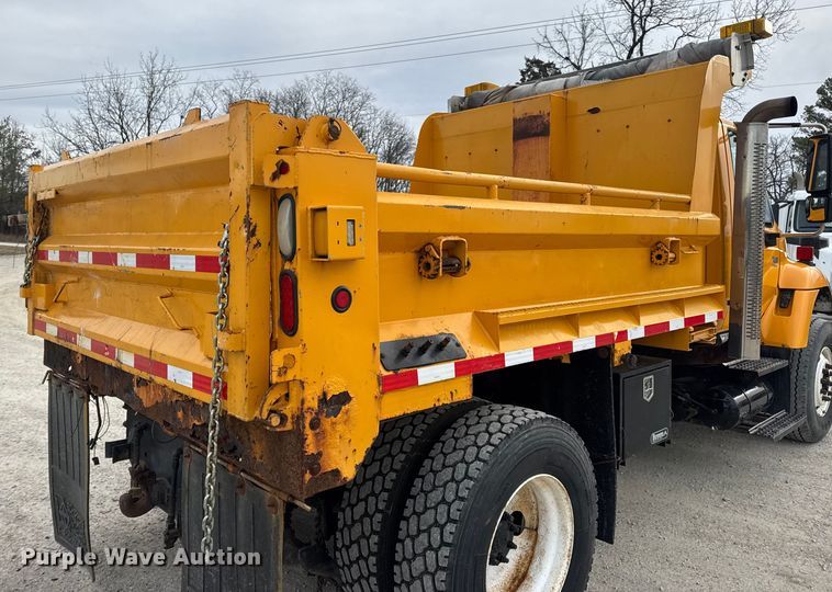 image for item EN0901 2006 International 7400 dump truck