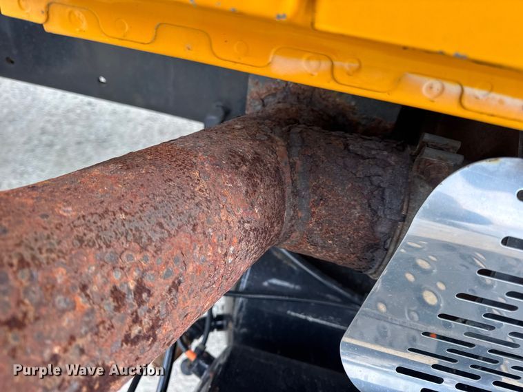 image for item EN0901 2006 International 7400 dump truck