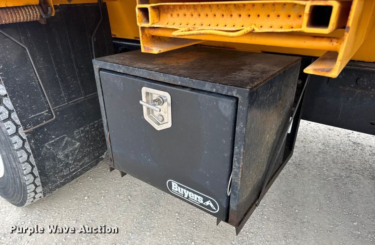 image for item EN0901 2006 International 7400 dump truck