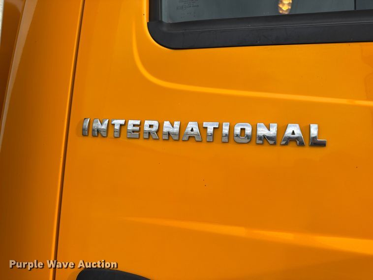 image for item EN0901 2006 International 7400 dump truck