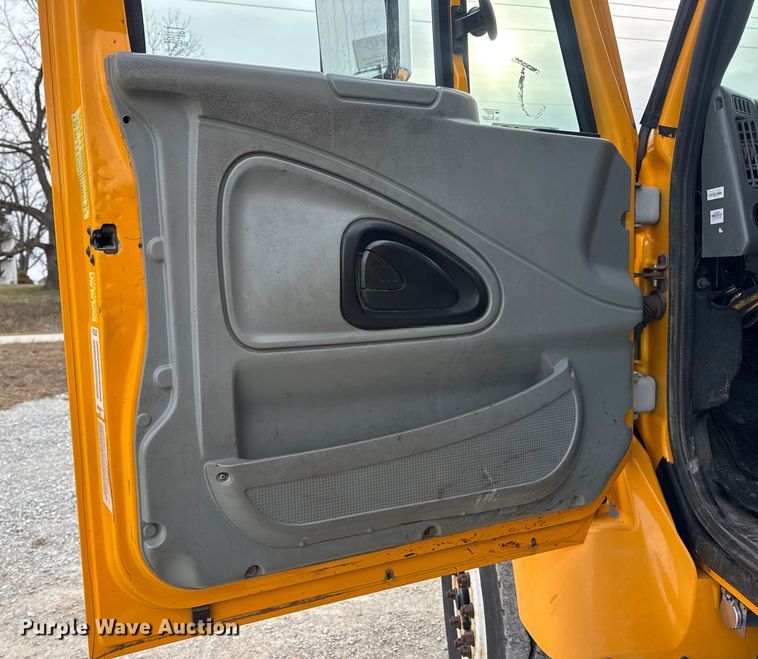 image for item EN0901 2006 International 7400 dump truck