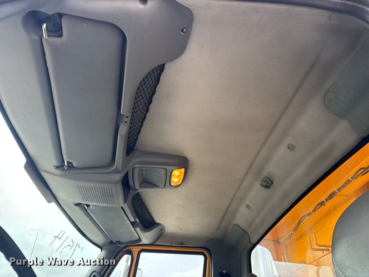 image for item EN0901 2006 International 7400 dump truck