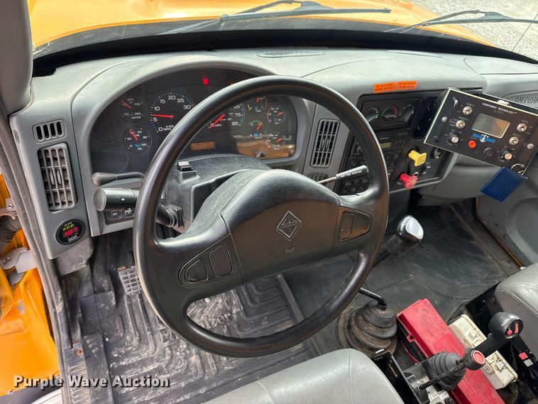 image for item EN0901 2006 International 7400 dump truck