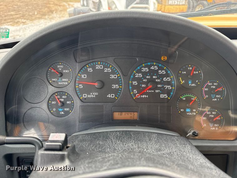 image for item EN0901 2006 International 7400 dump truck