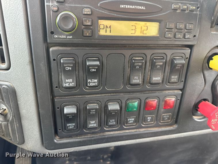 image for item EN0901 2006 International 7400 dump truck