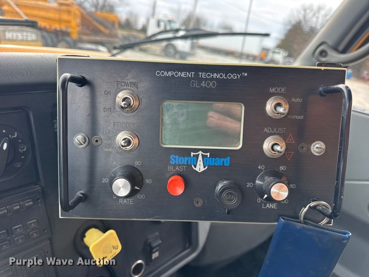 image for item EN0901 2006 International 7400 dump truck