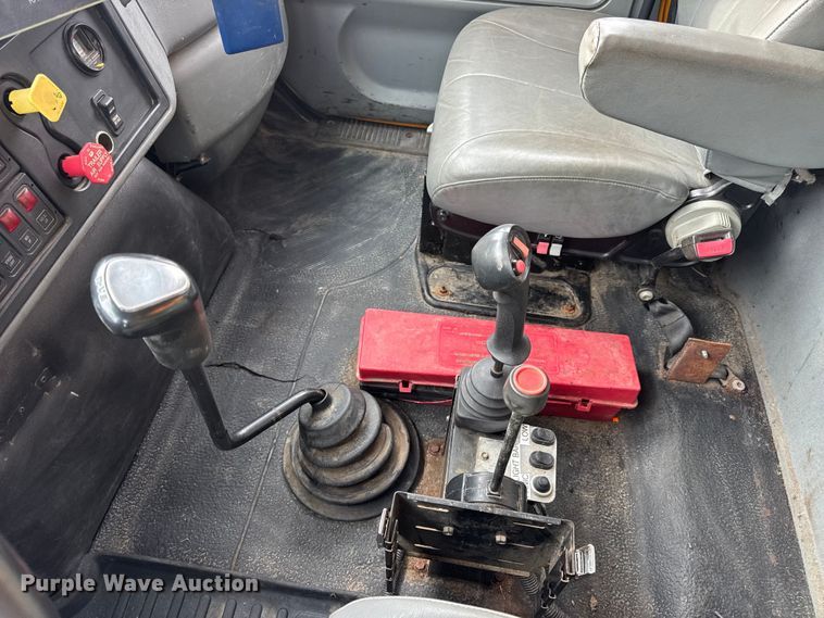 image for item EN0901 2006 International 7400 dump truck