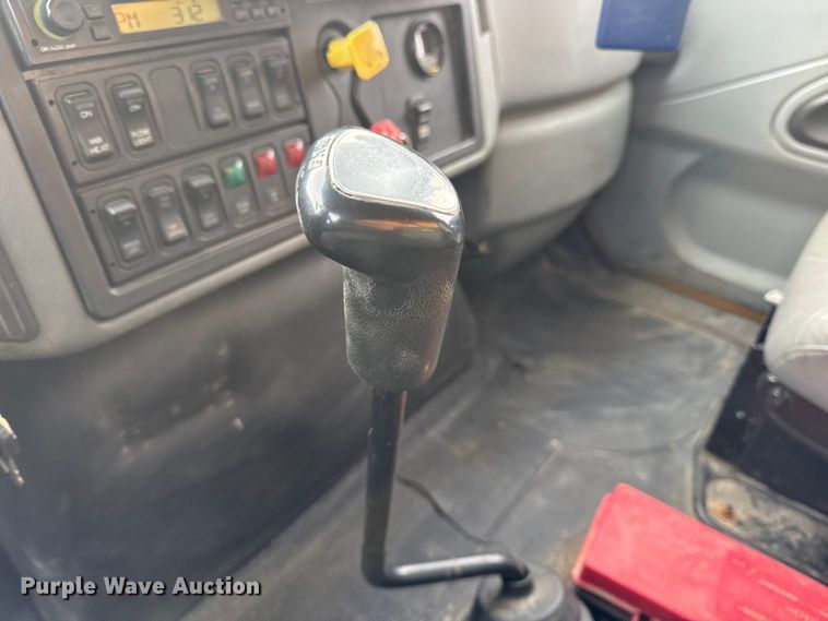 image for item EN0901 2006 International 7400 dump truck